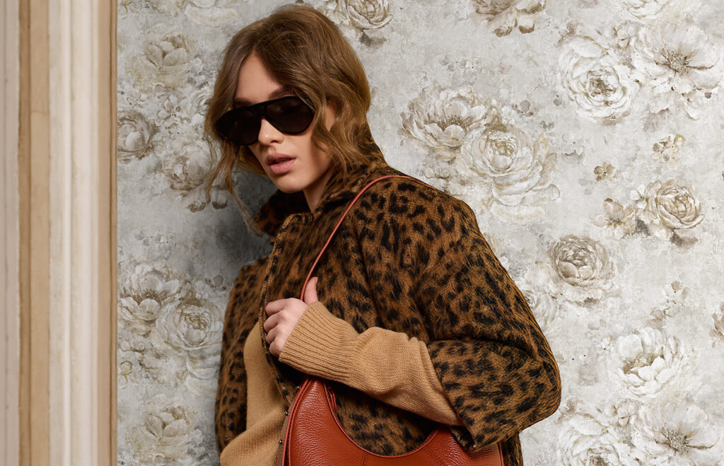 Leopardenmuster trifft auf florale Tapete – Kontrastdesign der MÈLANGE Kollektion